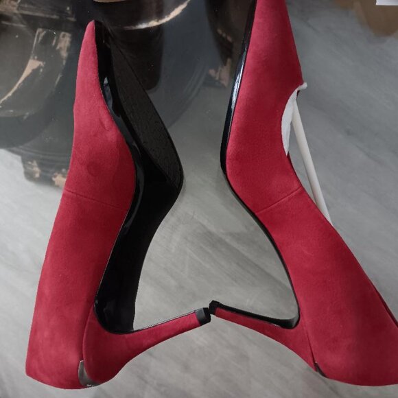 Womens Calvin Klein Gayle Classic Pump Heels, Lipstick Red  Brand new Calvin Klein women shoes, hilled Red genuine suede, 7.5